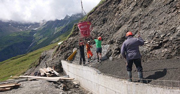Wie auf der Alp Lasa Quellen saniert wurden