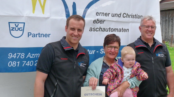 v.l.: Christian Weber, Marlis Heeb Sennwald (Gewinnerin) und Werner Weber